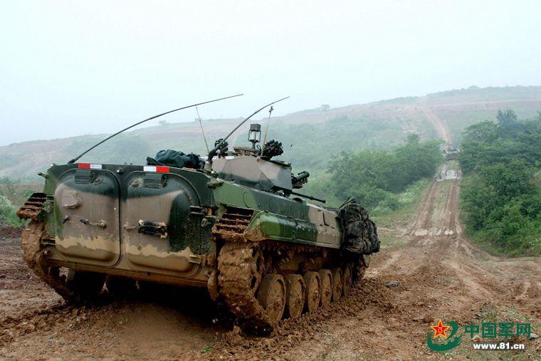 86a步兵战车泥泞山地突击(组图)