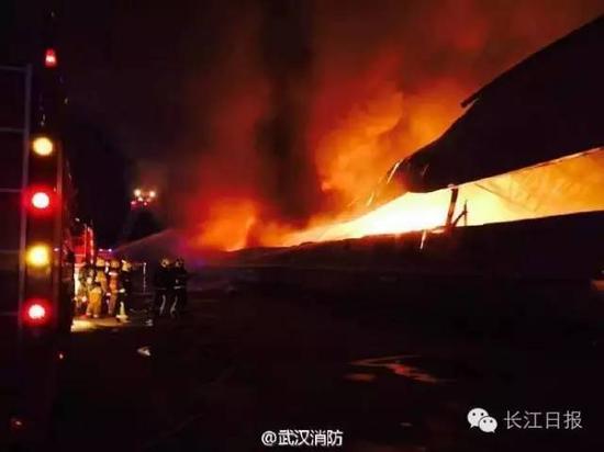 而据长江日报记者搜索，就在三天起，汉口北刚刚发生过一场火灾。
