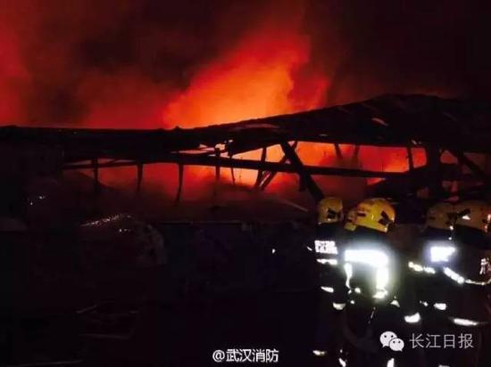 而据长江日报记者搜索，就在三天起，汉口北刚刚发生过一场火灾。