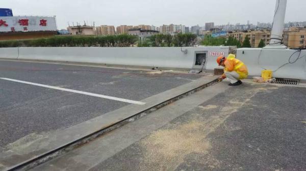 被压错位12天 上海中环高架梁体恢复水平
