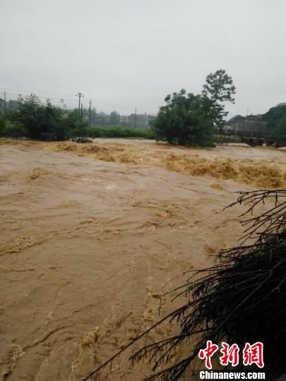 江西持续强降雨致37万人受灾 数条河流超警戒(组图)