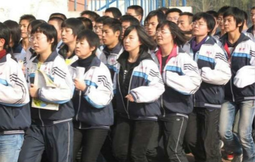 时事  "自习考试化,考试高考化,高考平常化"——对衡水中学高三的学生