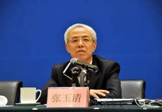 张玉清,男,1956年3月出生,山东省阳谷县人、汉族。1975年12月参加工作,1977年4月加入中国共产党,大学学历,工学学士。1982年2月到国家能源委员会计划局工作,2013年4月任重新组建后国家能源局副局长、党组成员。