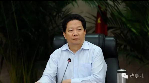 从2015年5月4日,李希任辽宁省委书记,陈求发备任省长至今,辽宁现任党政一把手履新也仅仅刚过一年多。李希到辽宁工作刚过两年,而省长陈求发从外调入也只有一年,这在十八大后的地方人事调整中是一个极为特殊的案例。