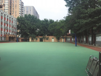 北京第二试验小学白云路分校操场。京华时报材料图像