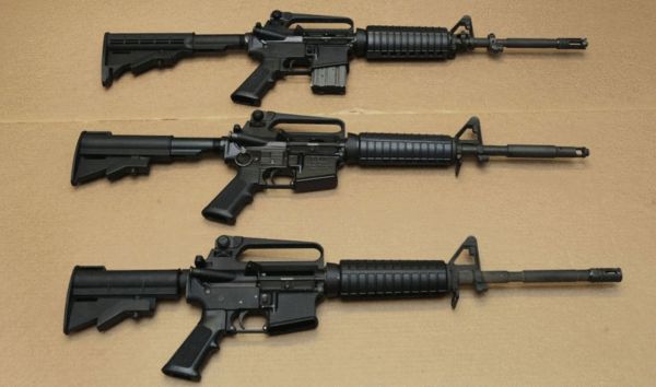 AR-15步枪成枪击案宠儿它在美国有多容易买到？-搜狐新闻