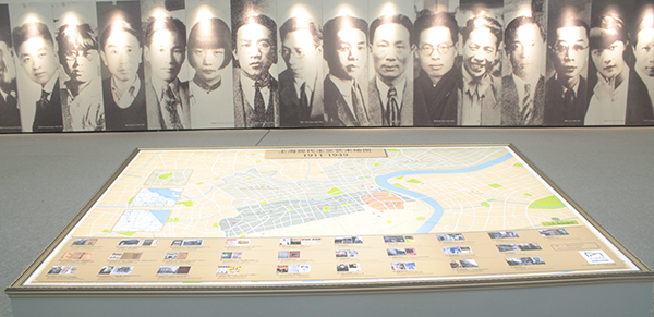 2016年首届“都市艺术资本”国际论坛现场与“上海现代主义艺术地图”。