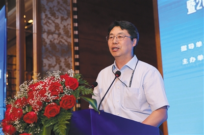 国家食药监总局食品安全监管二司副司长崔恩学