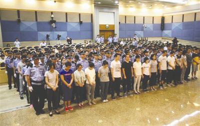 前天上午,新中国成立后涉案人数最多的合同诈骗案在北京一中院一审宣判。(上图)