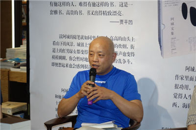 黄章晋,著名资深媒体人、专栏作家,大象公会的