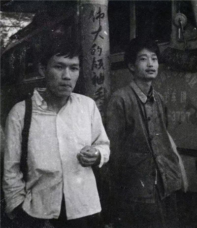 七十年代初的阿城(右)在云南长途汽车站