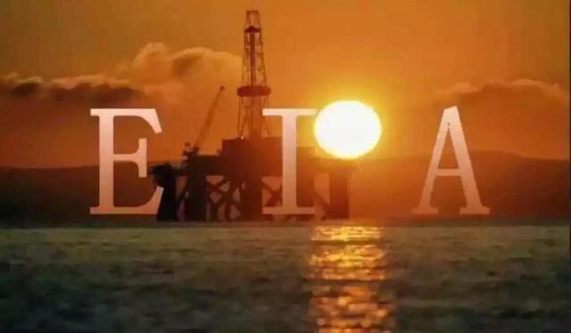 周三，美国能源信息署(EIA)公布的数据显示，截至6月10日当周，美国EIA原油库存减少93.30万桶，预期减少213.50万桶，前值减少322.60万桶。EIA汽油库存在上周意外增加情况下再次削减，且与此同时，美国国内原油产量削减2.9万桶/日。美国EIA原油库存连续四周录得下滑，且此次美国EIA汽油库存降幅刷新八周以来最大降幅水平。