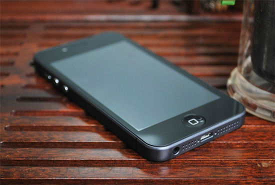 GooPhone I5外观被指与iPhone5极度相似。