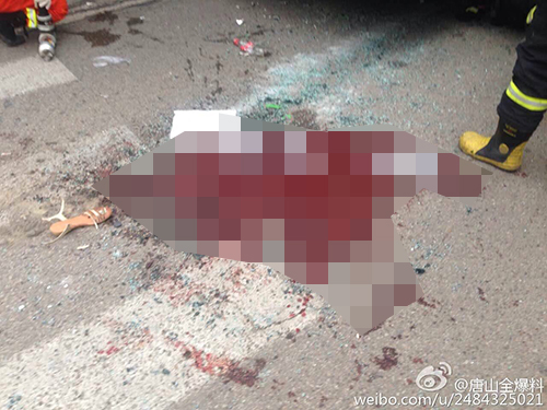 唐山三公交车相撞致1人死亡多人受伤 警方:正在调查中