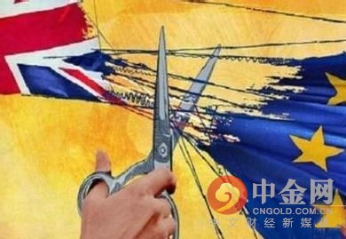 据悉，英国央行日前就英国脱欧会引发英镑大幅下跌发出警告，而且24小时内的五项民调结果显示脱欧阵营领先，英镑一度暴跌至两个月低点。由于亲欧议员Jo Cox遇袭身亡后公投拉票活动暂停，英镑周五上演绝地反击。