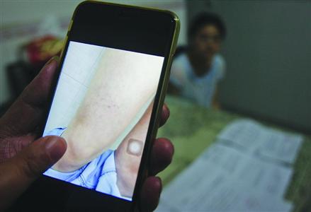 化丑妆、烟灰烫、甩耳光、泼冷水、罚跪地、拍配资网
,15岁女生遭5名同窗凌辱