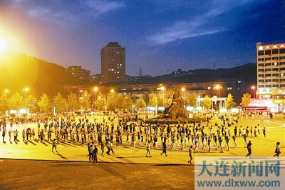 【图】夜晚的滨城广场上热闹非凡(图),北京的春