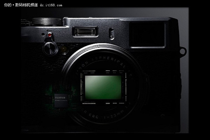 与X-Pro2同样的2400万像素传感器，搭配更快的自动对焦系统。