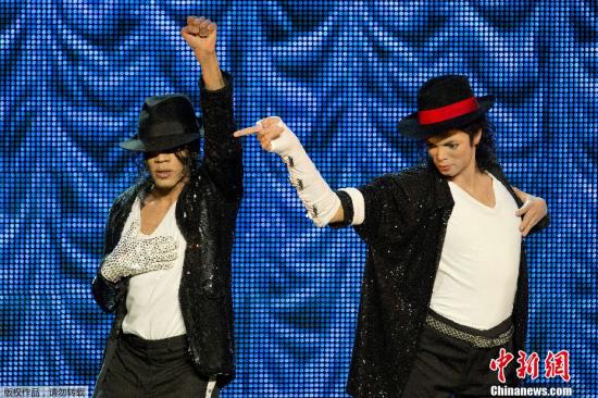 资料图:英国伦敦,杜莎夫人蜡像馆揭幕三座新的迈克尔·杰克逊(Michael Jackson )蜡像。
