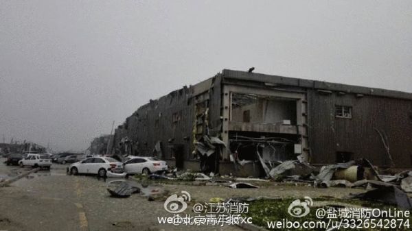 江苏阜宁4万平方米厂房坍塌 已救出7名员工