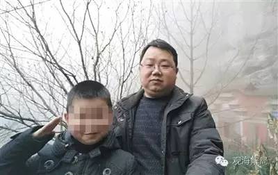 洪升面对媒体记者的采访也很坦诚:“这几天有好多记者来采访我,事情在网上闹得挺大。我知道好多网友都觉得我委屈,但是在开网约车这个事情错了就是错了,错了就要认,我也没什么可说的,谢谢大家的关心。现在我已经把所有的情况跟组织做了汇报,等纪委调查,如果有处罚也心甘情愿的接受。以后不再接单了,要接受教训。”