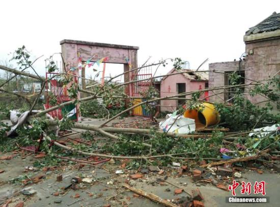 【图】江苏盐城阜宁遭冰雹龙卷风袭击:危化品