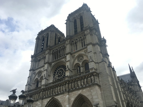 凯旋门、铁塔、圣母院 这只手机拍遍了巴黎地