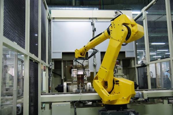 上海一工厂9年用480个机器人顶替近千工人