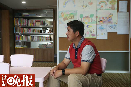 舒缓治疗,是帮助孩子控制疾病终末期的疼痛,平静、尊严地走完生命最后一程,而不再接受创伤性治疗,也缓解家长无助的状态。但毕竟,“死亡”是难以触及的话题。
