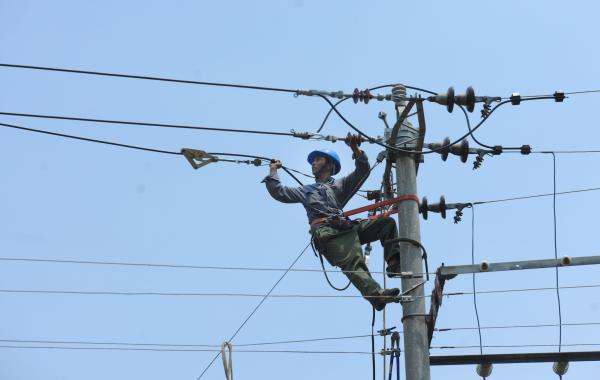 国家发改委:今年两次降电价为企业减负约470亿