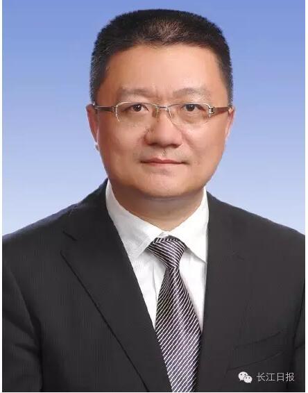 吴之凌,男,汉族,湖北武汉人,1972年10月生,硕士研究生学历,理学硕士学位,1995年7月参加工作,1991年5月加入中国共产党。曾任武汉市城市规划设计研究院副院长、院长,市城市规划设计研究院院长、党委副书记,市科协副主席、党组成员,市国土资源和规划局副局长、党组成员。现任武汉市江岸区委常委、副区长。拟提名为黄石市副市长人选。