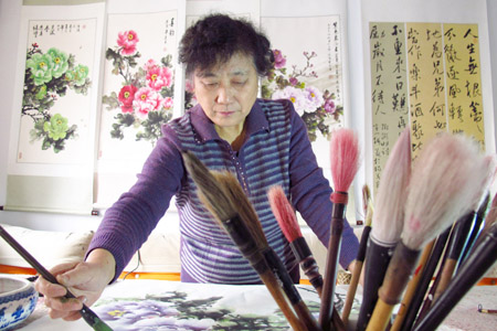 中国老年书画研究会洛阳协会副会长,洛阳古都牡丹画院副院长,洛阳女子