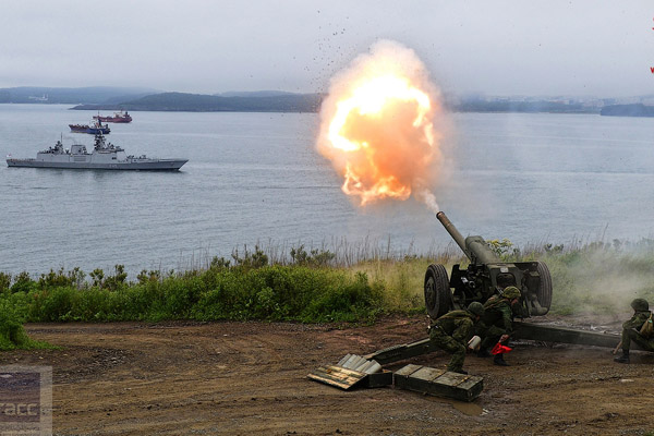 俄军大炮朝着印度军舰猛烈开火 场面震撼