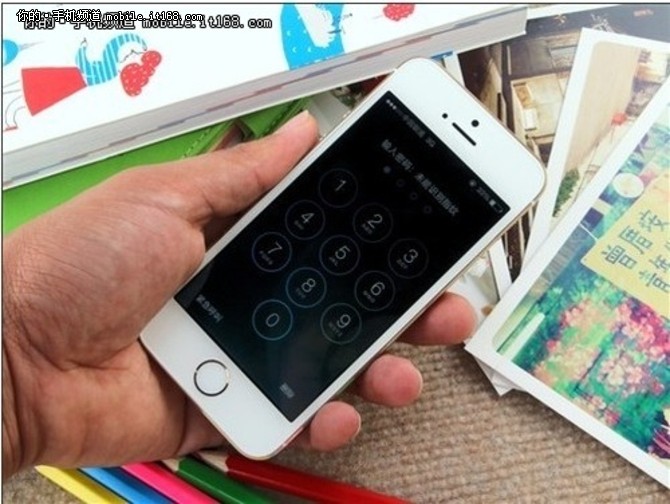 32g容量iphone5s最新报价1599【it168行情】苹果iphone5s是苹果公司