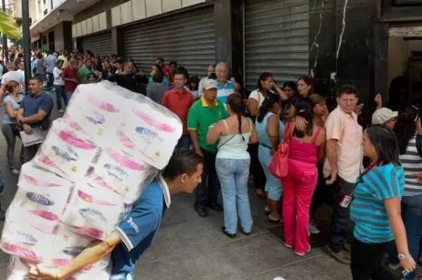 委内瑞拉:守着石油金饭碗 却为何要饿肚子?