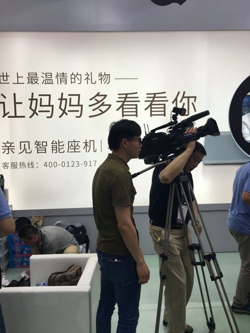 亲见智能座机亮相2016上海MWC
