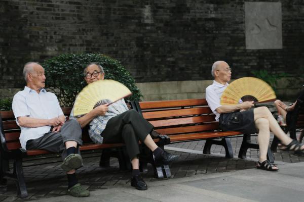 上海人口老龄化比例将超日本 2050年或达44.5