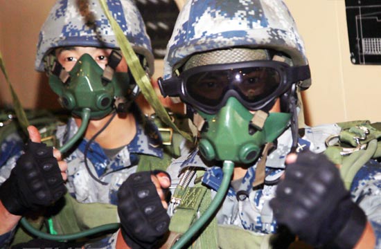 近距离杀伤力大:揭秘77式手枪(组图)