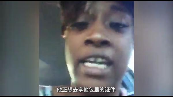卡斯提尔的女友雷诺兹(Diamond Reynolds)正在直播。