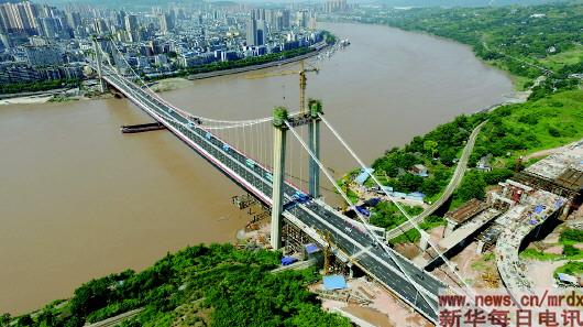 江津:长江上再起新桥(图)7月8日重庆江津几江长江大桥