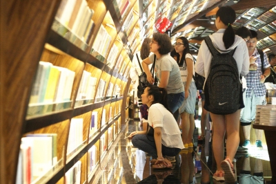 【图】"最美书店"钟书阁开门揖客 5000人光顾 点赞"太美了!"(图)