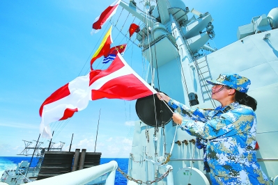 海军在南海举行实兵对抗演习(组图)