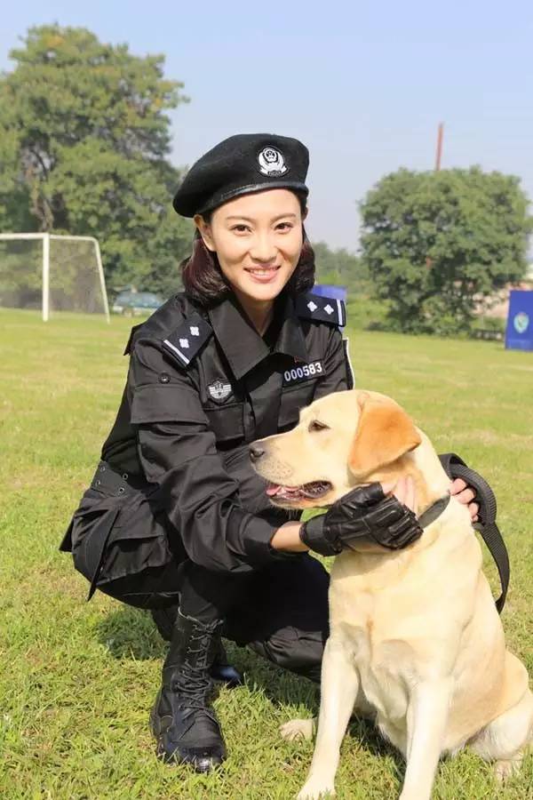 《警花与警犬》人气火爆 侯梦莎"与犬共舞"