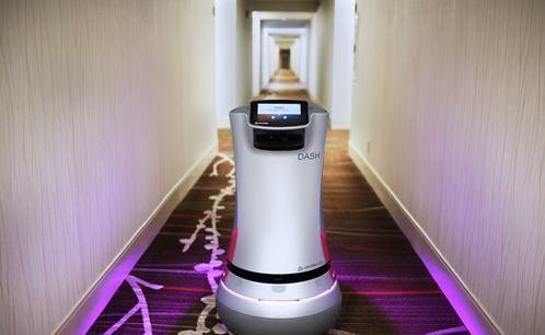 酒店开始用机器人送水,服务生的饭碗怎么办?