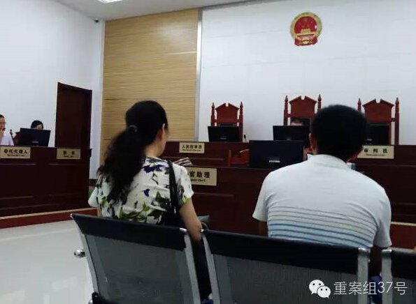 停止依据替换的法庭外景。新京报记者 谷岳飞 摄