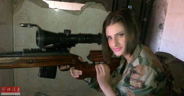 叙军美女狙击手赴前线射杀恐怖分子 面容惊艳