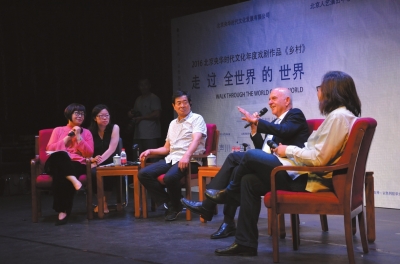 以色列大使马腾（上图右二）与中国剧协主席濮存昕（上图右三）、