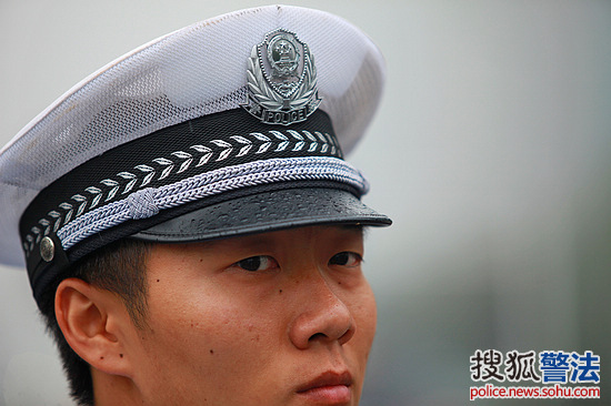 和雨天如约而至出现在北京街头,他们的坚守保障着这个城市的交通秩序