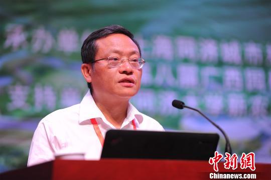 7月22日，2016中国（玉林）生态田园城市高峰论坛在玉林开幕。中共玉林市委副书记、玉林市市长苏海棠在开幕式上致辞。 胡雁 摄
