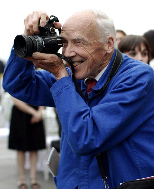 84岁的比尔坎宁汉(bill cunningham)堪称"街拍鼻祖.